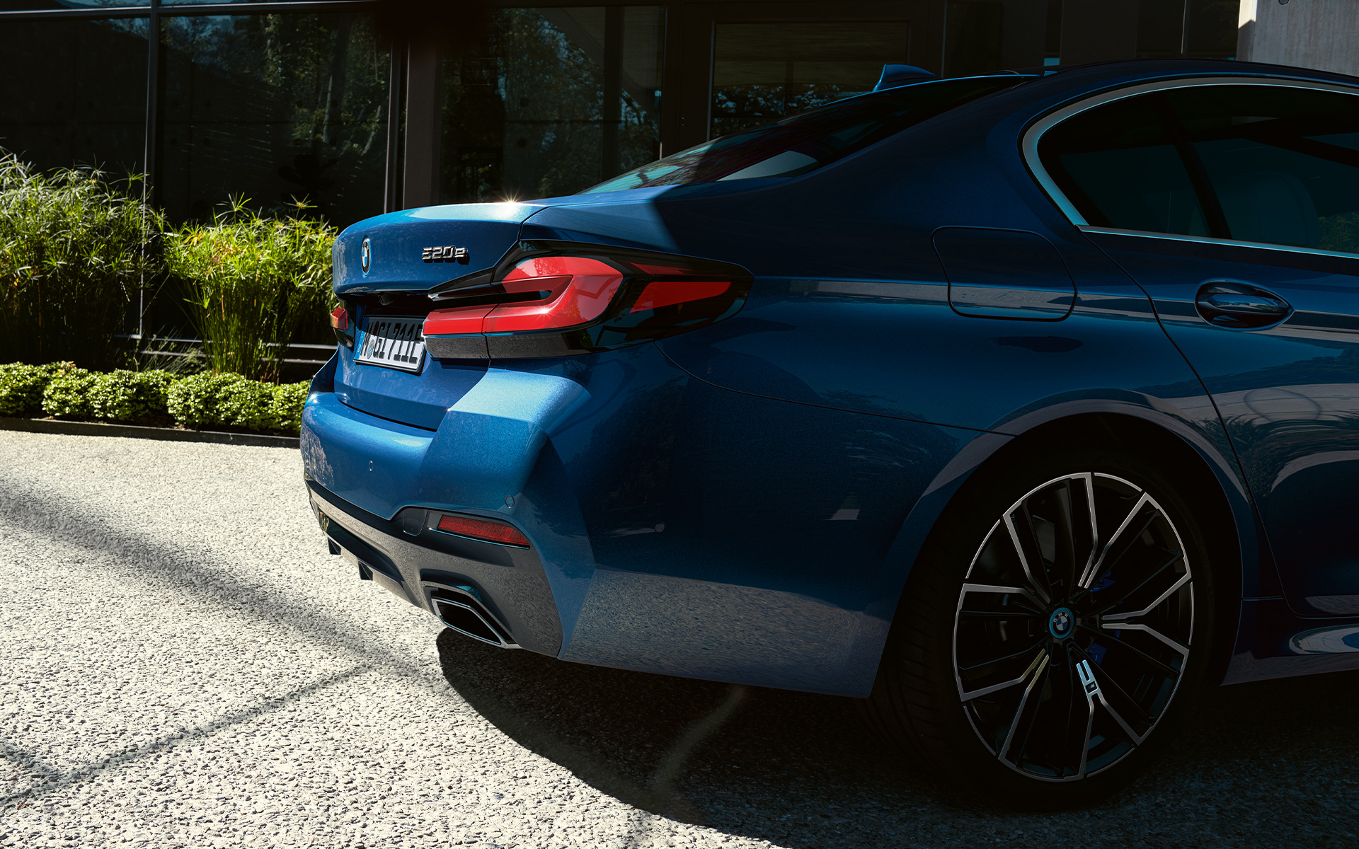 3D shaped rear lights BMW 5 Series Sedan G30 Facelift 2020 Phytonic Blue close-up rear