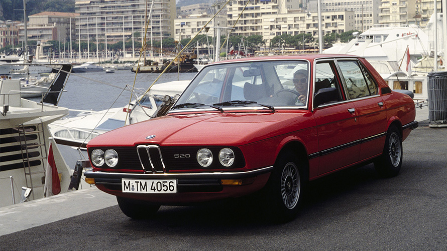 BMW 520 (E12) three-quarter front view standing BMW 520 (E12) three-quarter front view standing