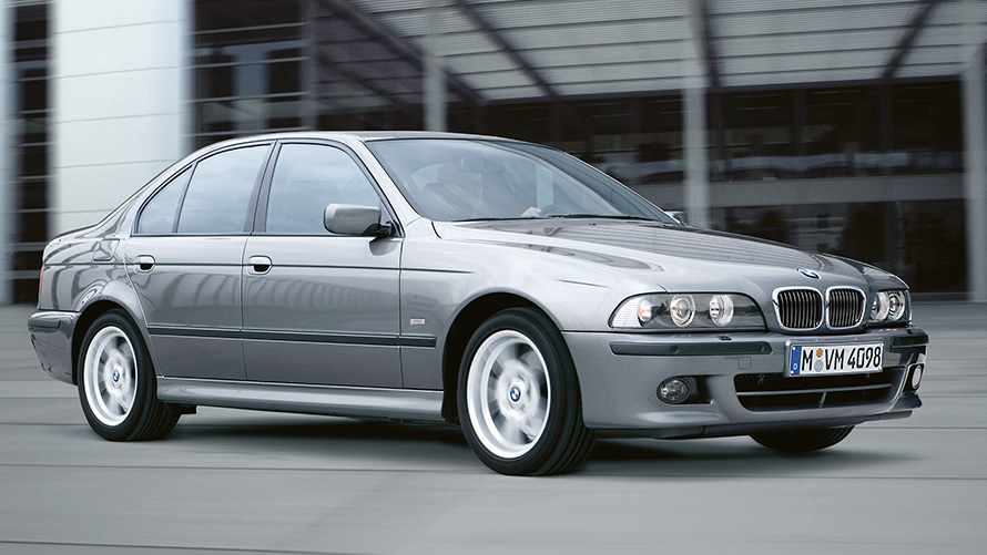 BMW 5 Series Sedan (E39) three-quarter side view standing BMW 5 Series Sedan (E39) three-quarter side view standing
