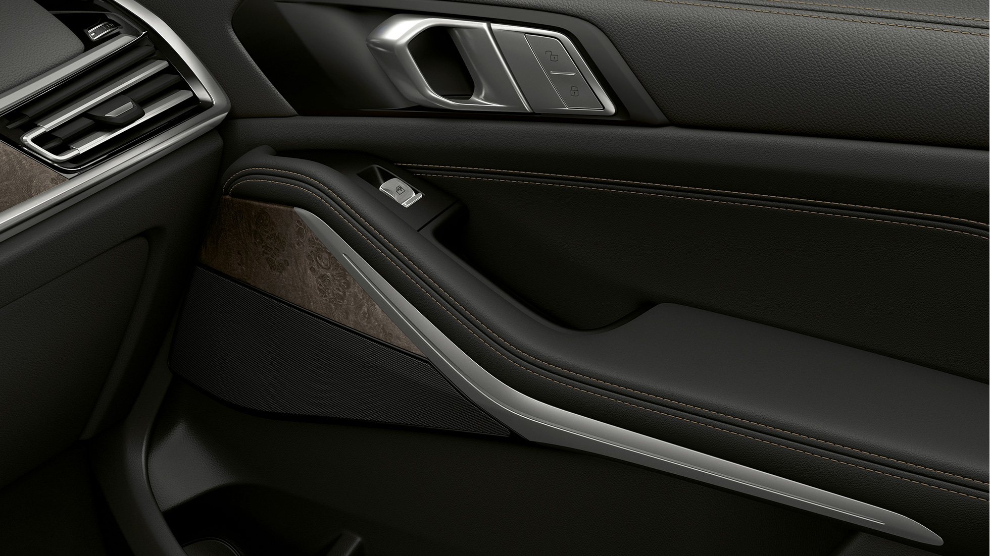 BMW X7 SUV G07, standard equipment inner door Close-up of the inner door of the BMW X7 SUV G07 with standard equipment features