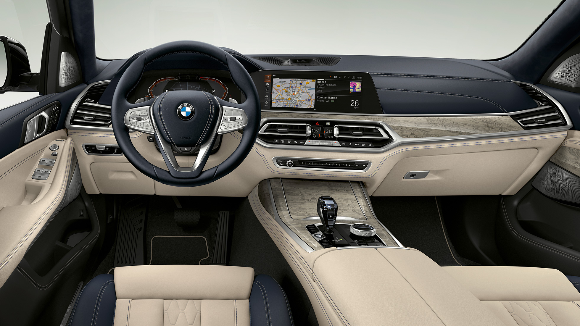 BMW X7 SUV G07, Design Pure Excellence cockpit Frontal close-up of the driver's cockpit of the BMW X7 SUV G07 with Design Pure Excellence features