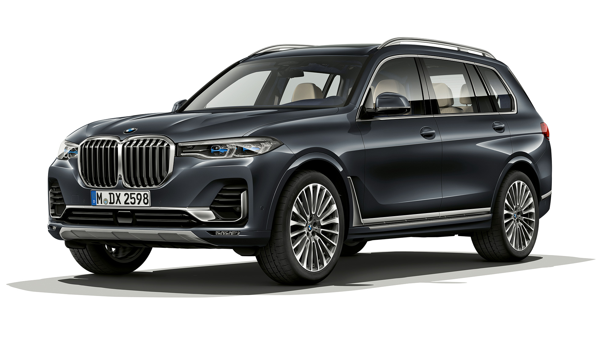 BMW X7 SUV G07 Design Pure Excellence Studio shot of the BMW X7 SUV G07 three-quarter front view in Design Pure Excellence