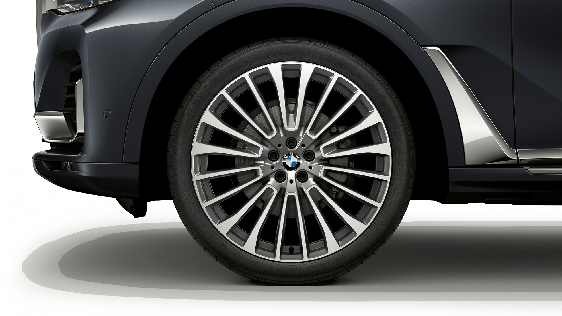 BMW X7 SUV G07, Design Pure Excellence light alloy wheel Close-up of the light alloy wheel of the BMW X7 SUV G07 with Design Pure Excellence features