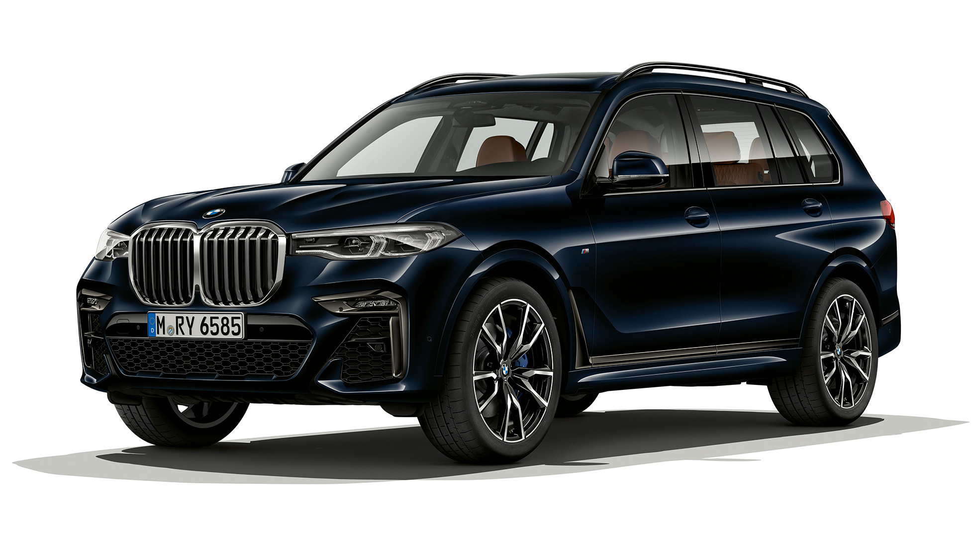 BMW X7 SUV G07 BMW Individual X7 40i xDrive Studio shot of the BMW X7 SUV G07 three-quarter front view as BMW Individual X7 40i xDrive