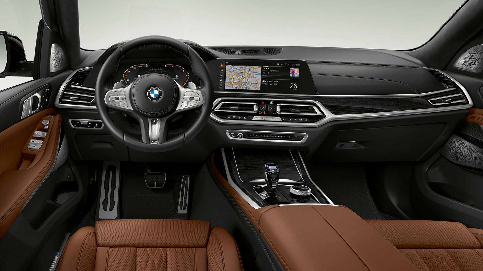 BMW X7 SUV G07, BMW X7 M50d cockpit Frontal close-up of the driver's cockpit of the BMW X7 SUV G07 with BMW X7 M50d features