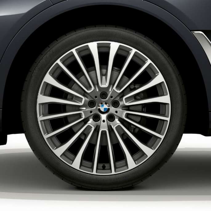 Close-up of the light alloy wheel of the BMW X7 SUV G07 with Design Pure Excellence features